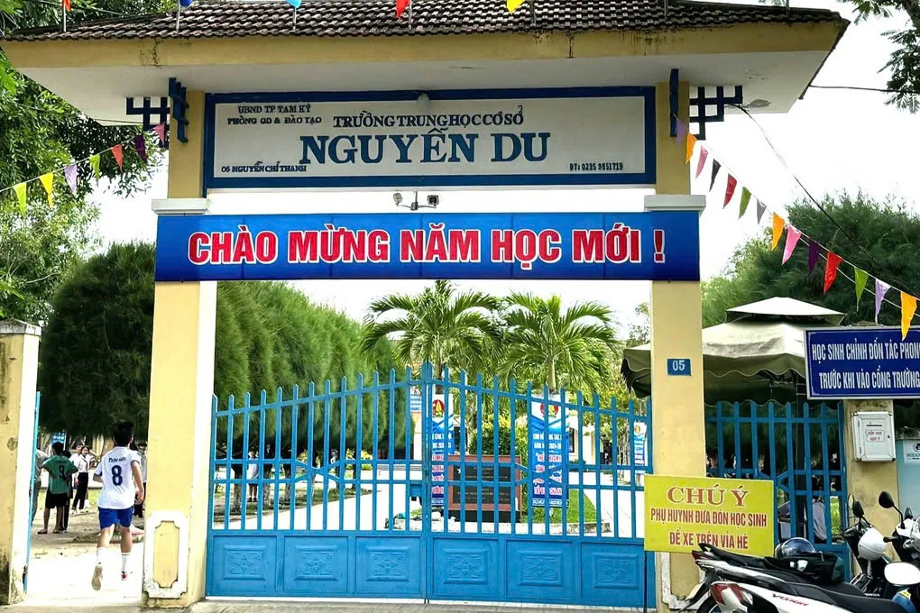 Công an thông tin vụ phụ huynh Nghệ An xông vào trường t.át tới tấp cô giáo, bắt đứng dưới mưa