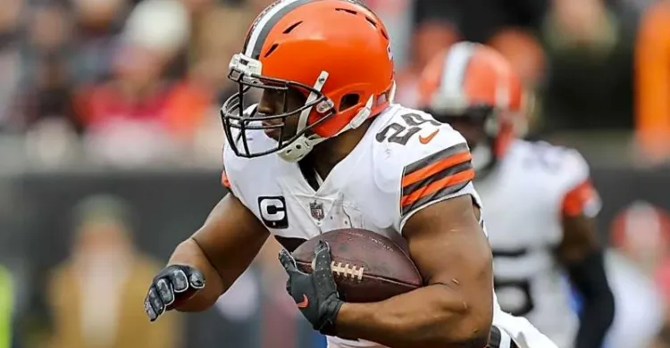 Cleveland Browns Competing With Rising NFC Team to Sign Nick Chubb