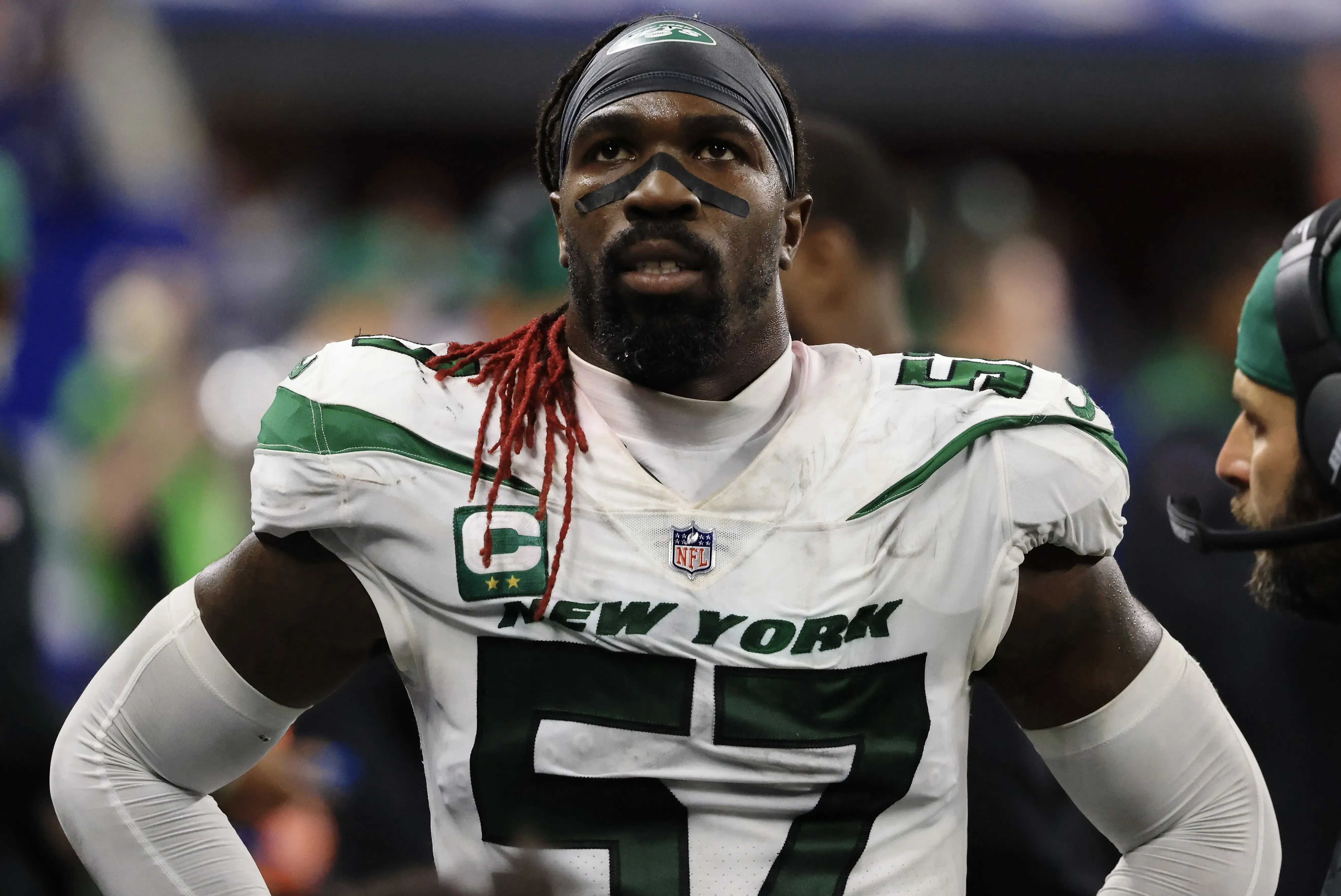 Should Tennessee Titans sign veteran linebacker C.J. Mosley?