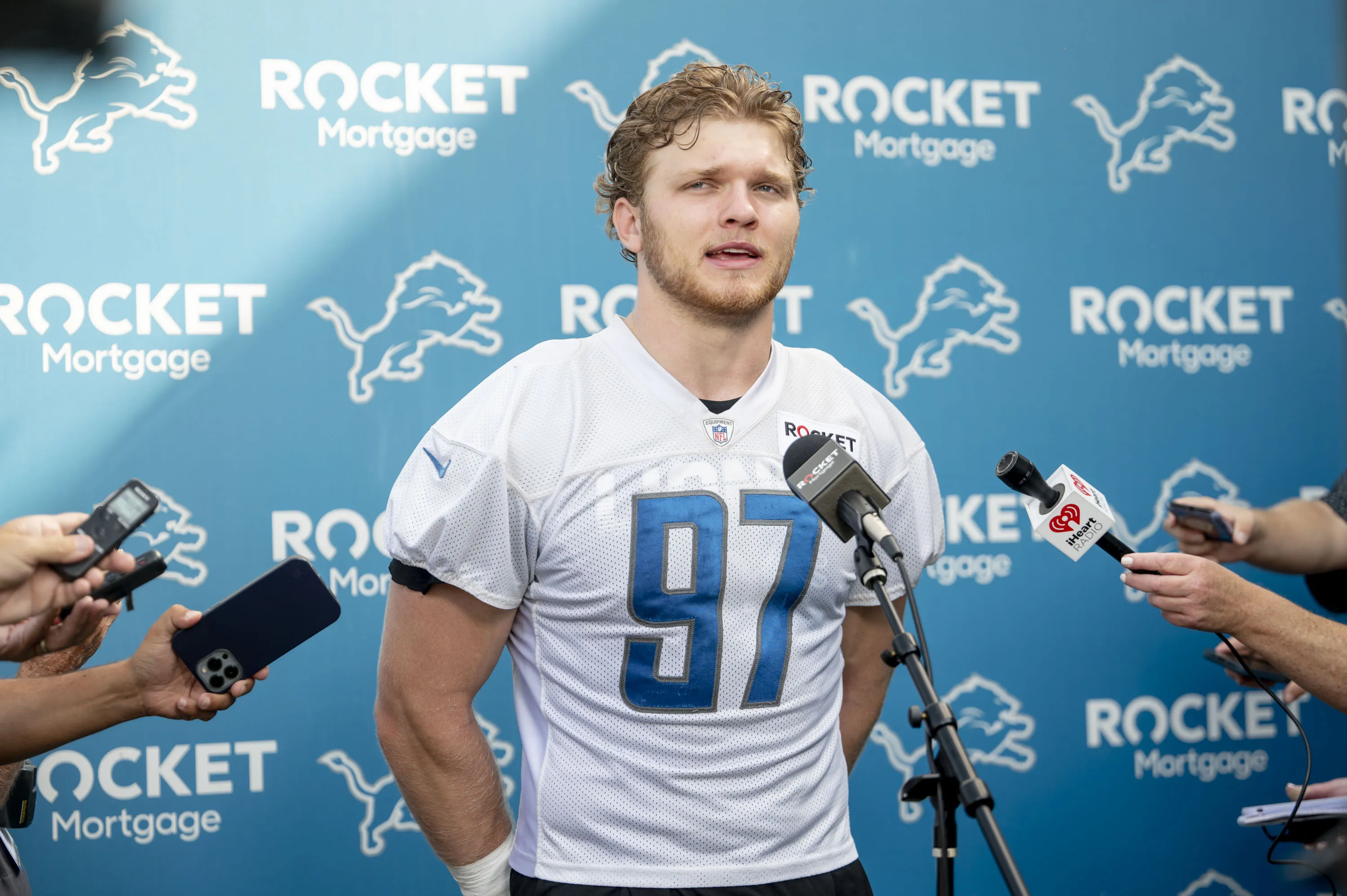 Aidan Hutchinson sends a terrifying message to the NFC North and the entire NFL