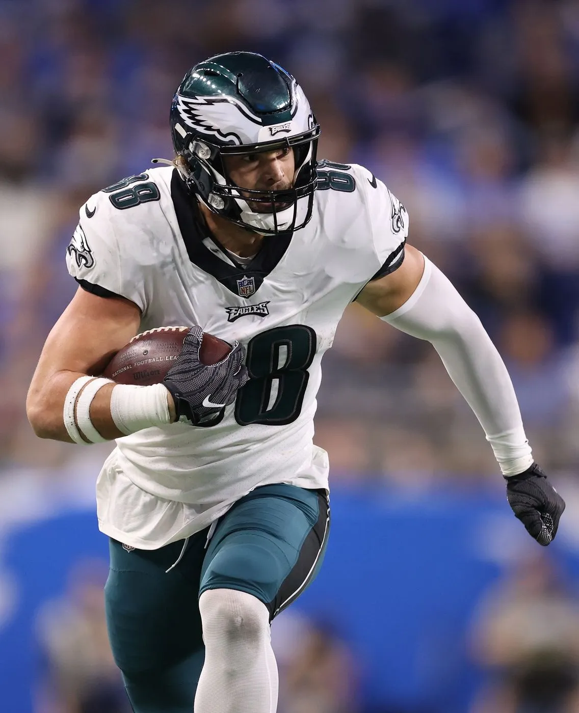 Eagles Trade Pitch Sends Raiders’ Former 2nd-Round TE to Philly to Replace Goedert