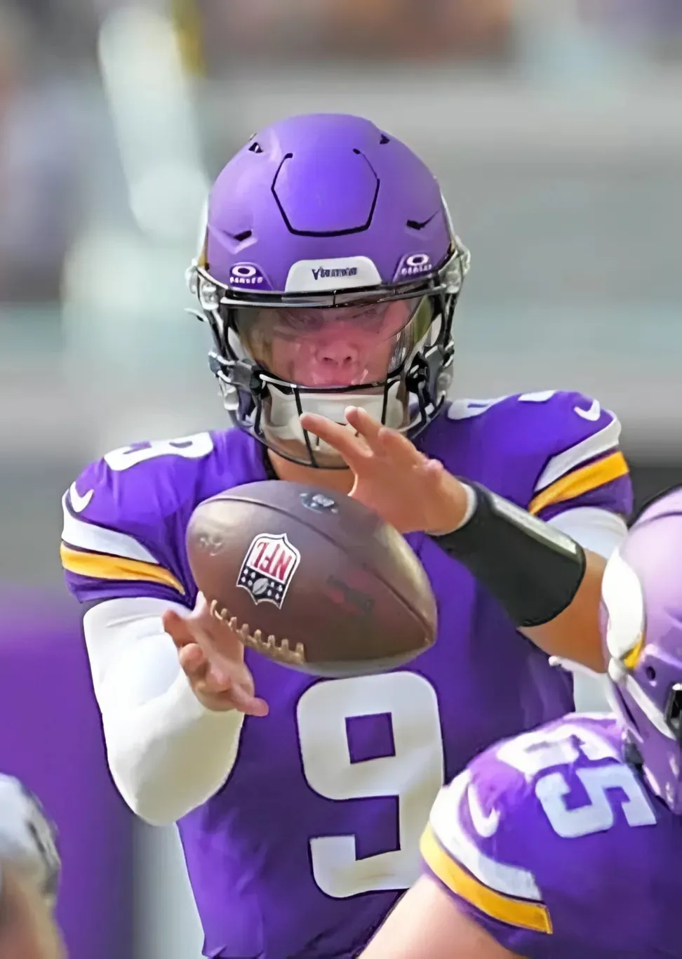 Anonymous NFL exec makes wild claim about J.J. McCarthy, Sam Howell