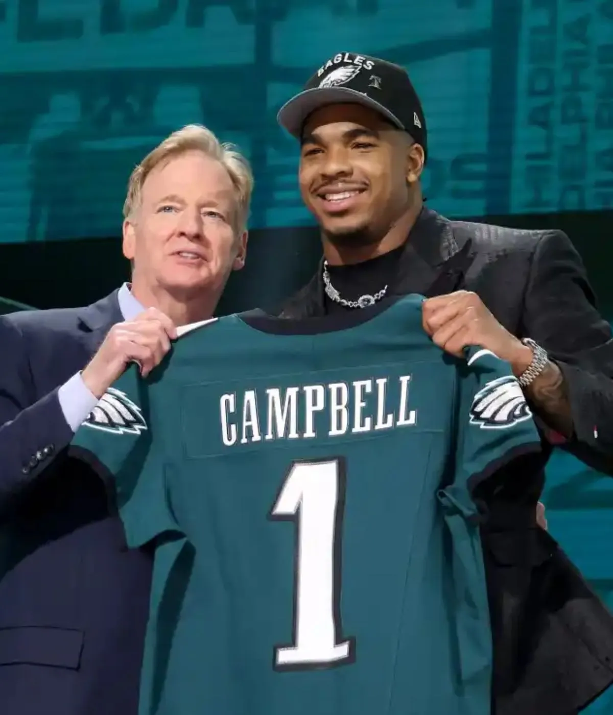 Eagles Rookie LB Draws Comparison to Projected $160 Million NFC East Rival