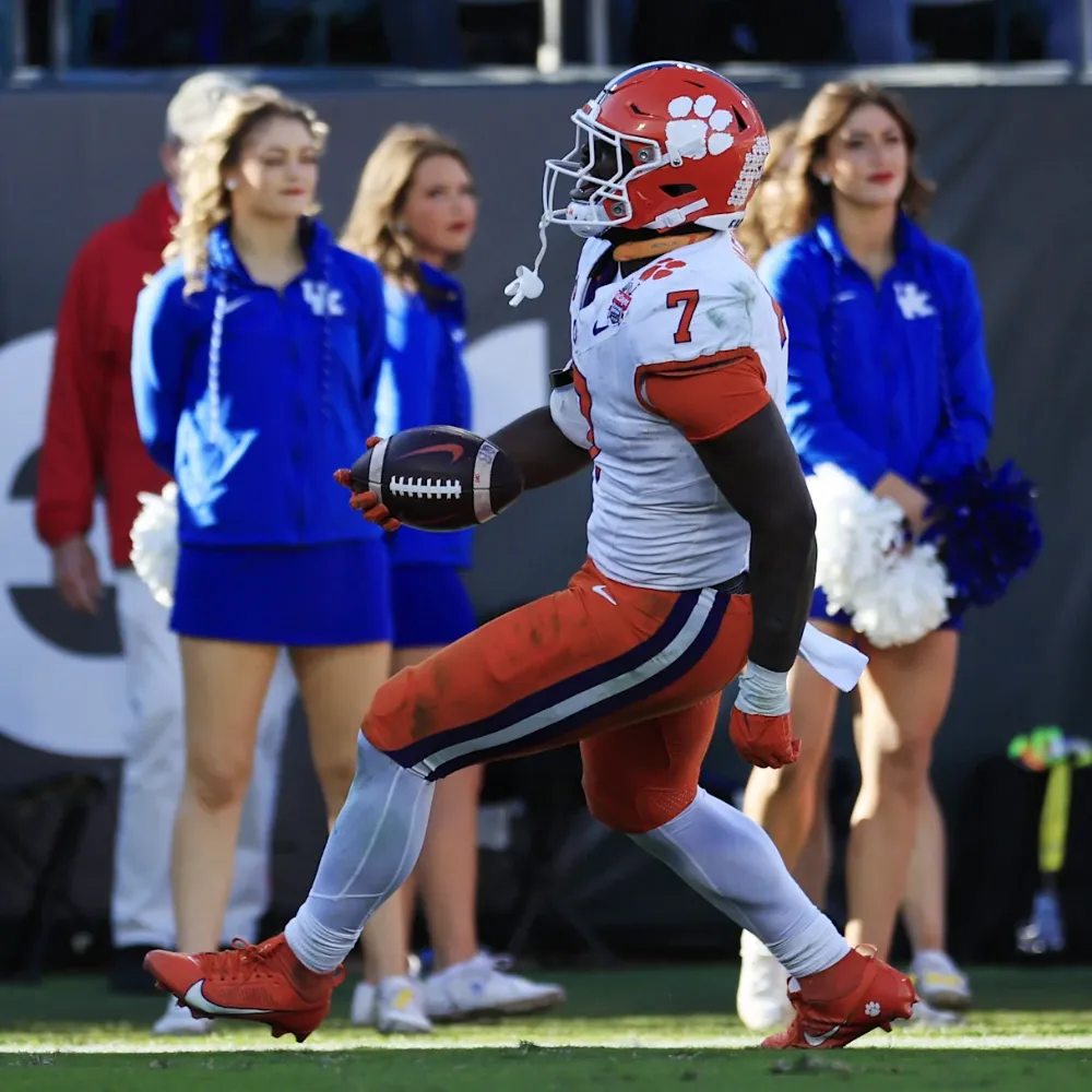 New Dallas Cowboys running back gets 'Marion Barber' comparison