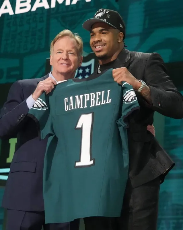 Jihaad Campbell and the Eagles rookies receive their first gifts from Philly