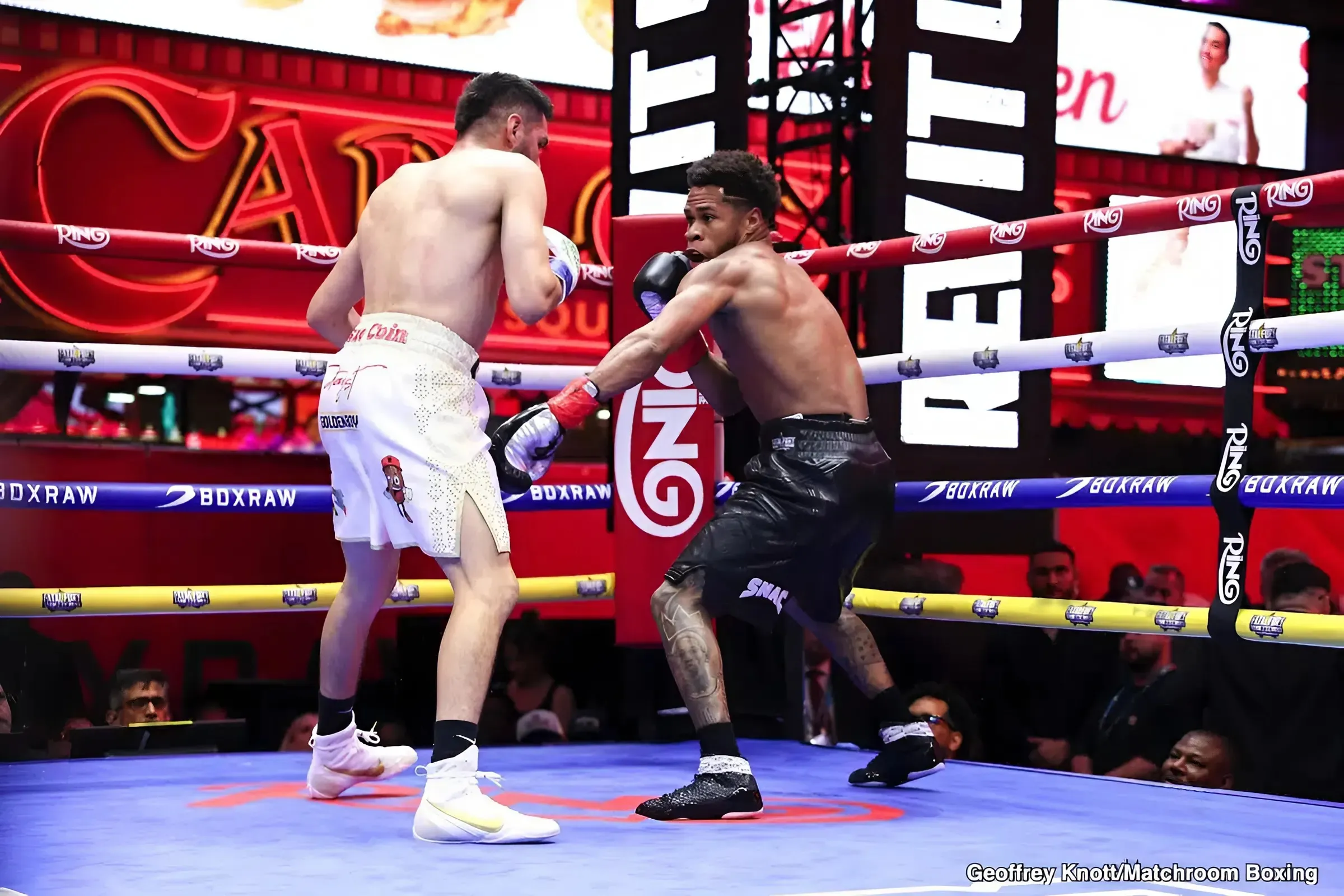 Devin Haney’s Lackluster “Victory”: Outpointing Ramirez In A Snooze-Fest That Angered Fans trucc