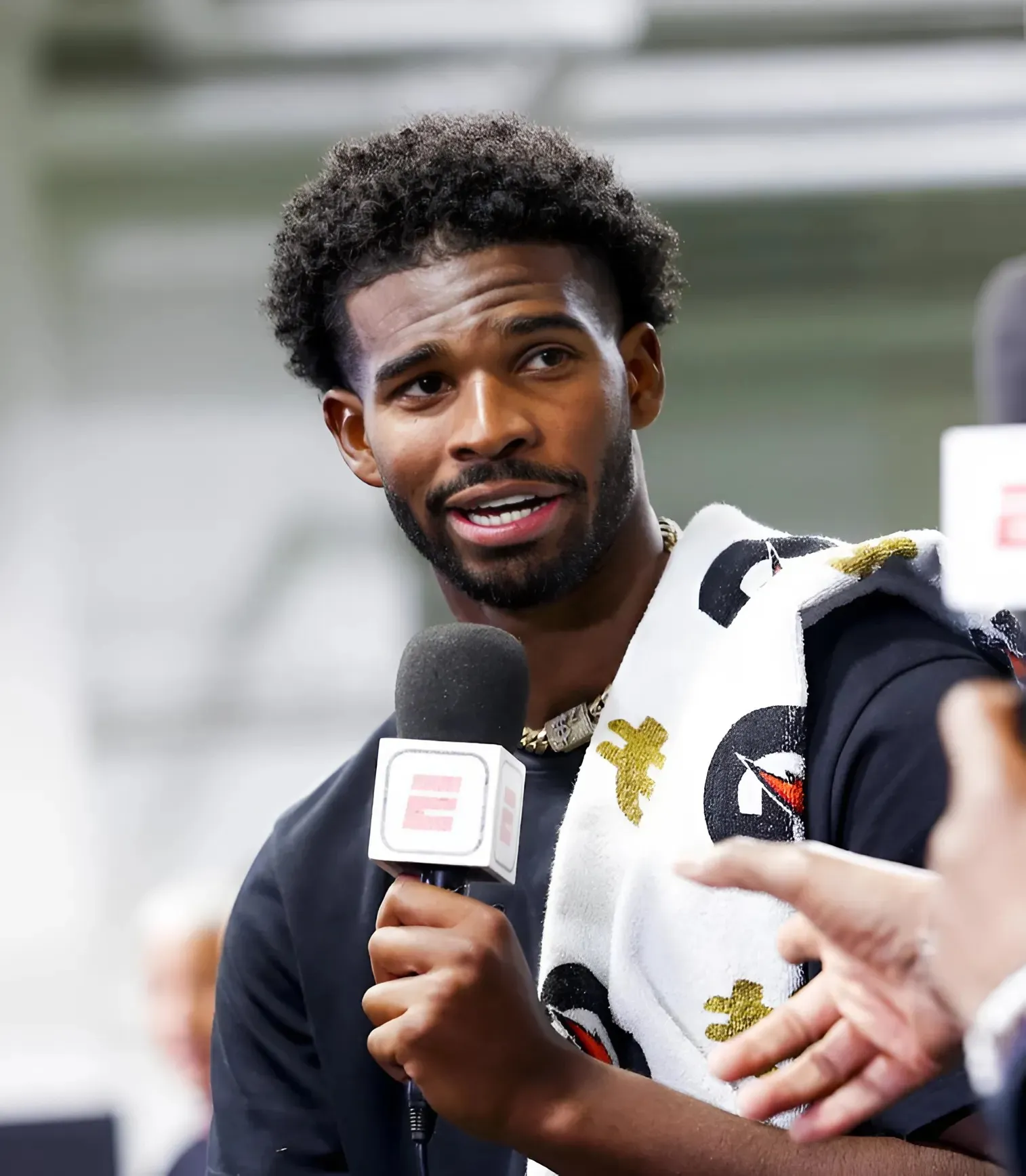 SHOCK FALL & QB CONTROVERSY: Browns’ Shedeur Sanders Pick Sparks Major Debate!