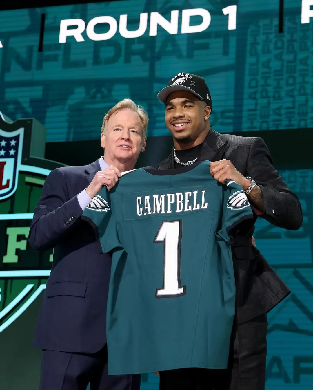 Eagles Rookie LB Draws Comparison to Projected $160 Million NFC East Rival