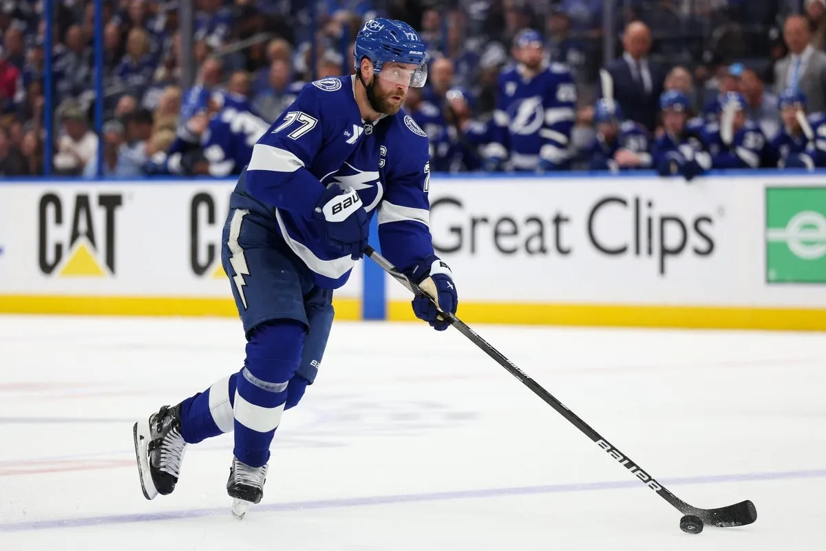 Victor Hedman played Games 4 and 5 vs. Panthers with broken foot