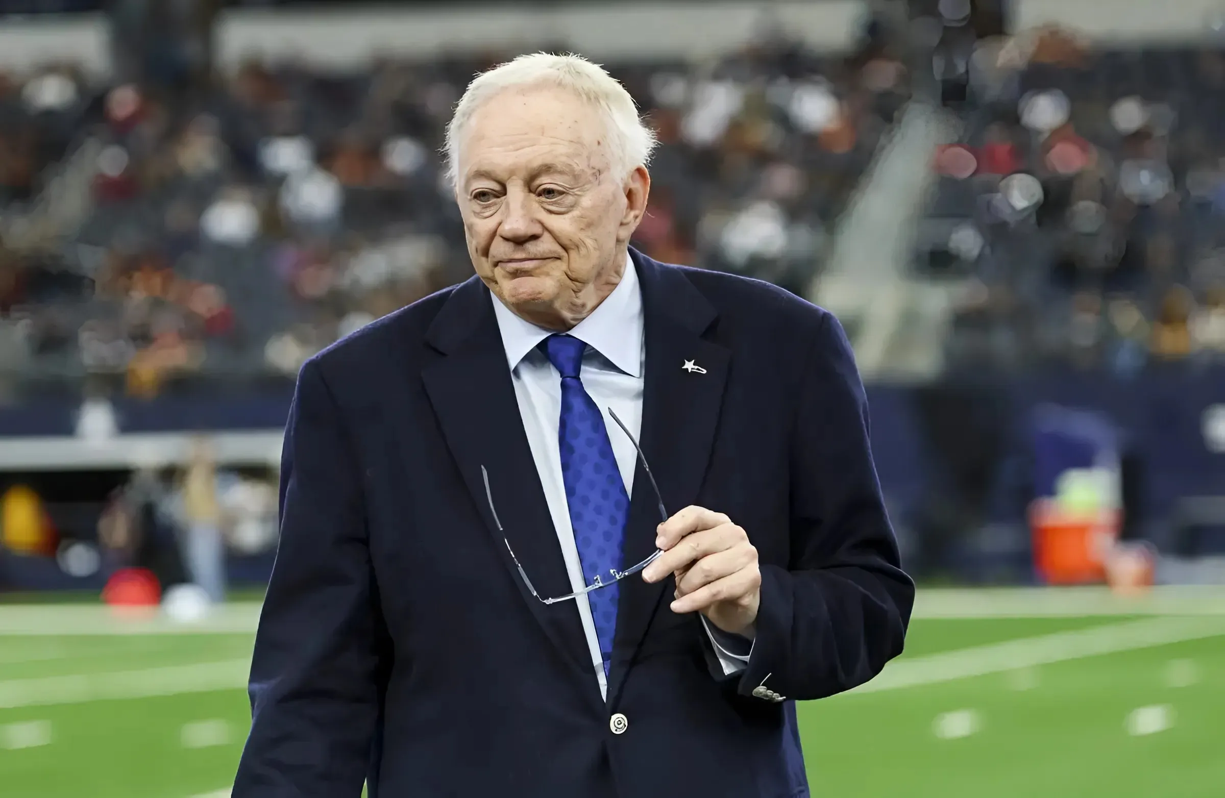 Dallas Cowboys’ Jerry Jones blasted for flaky trade decision