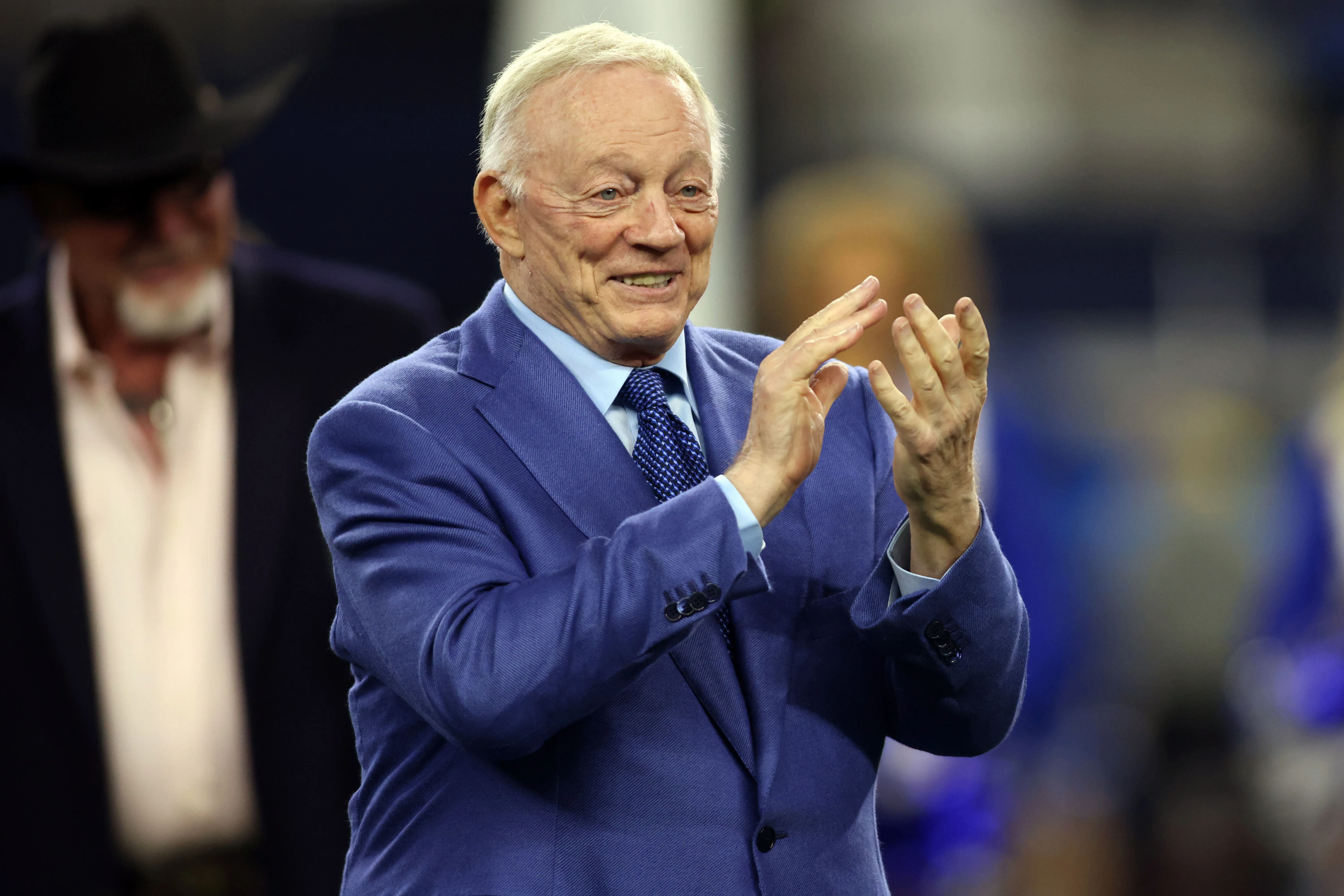 Dallas Cowboys Jerry Jones Accused of Trades Lies