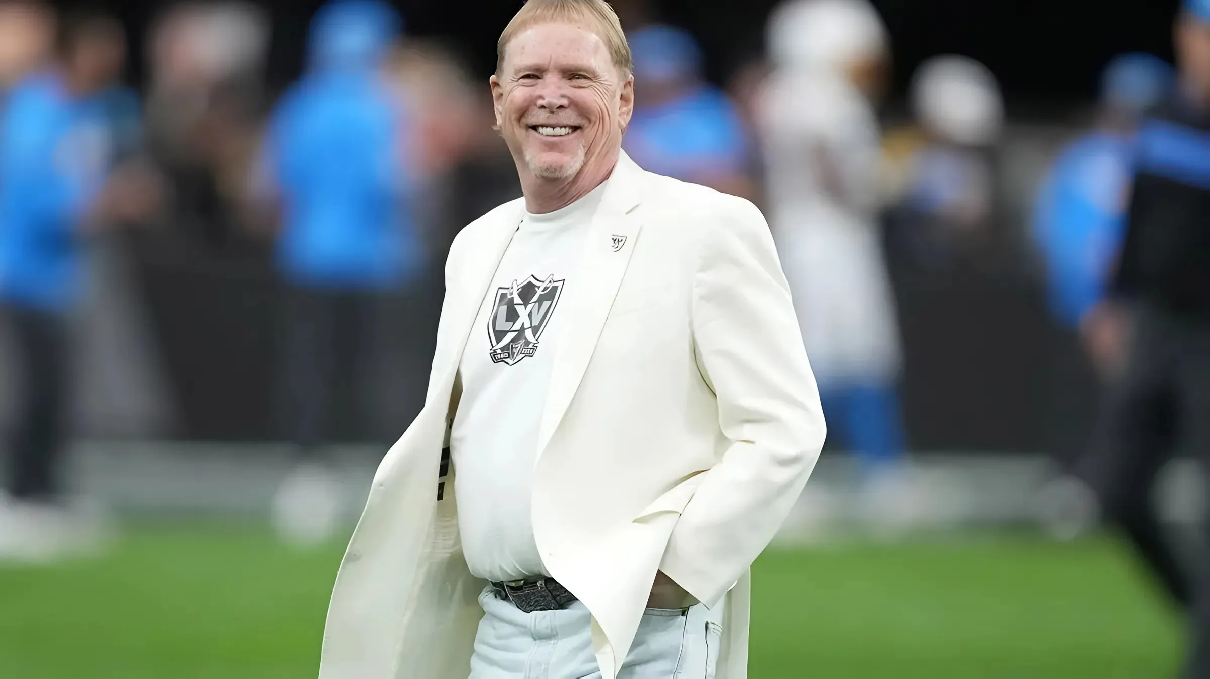 Raiders stir NFL buzz by signing twice crowned Super Bowl champion to front office; which legendary hero just swapped cleats for a suit?