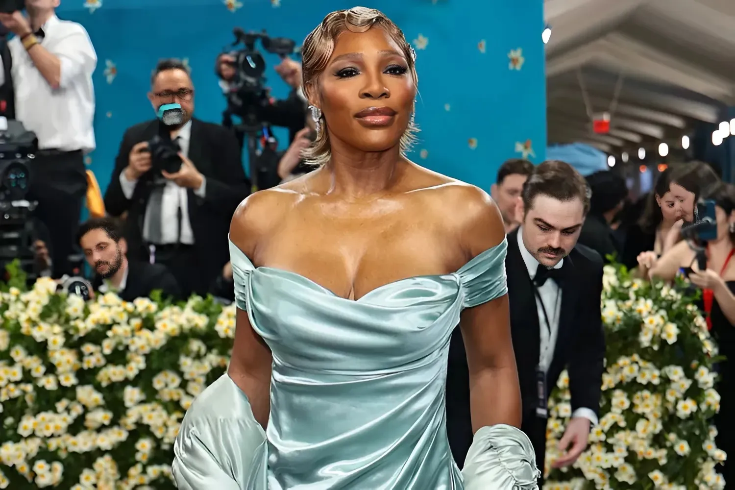 Serena Williams Shows a Hint of Skin While Dripping in Vintage Diamonds at the 2025 Met Gala