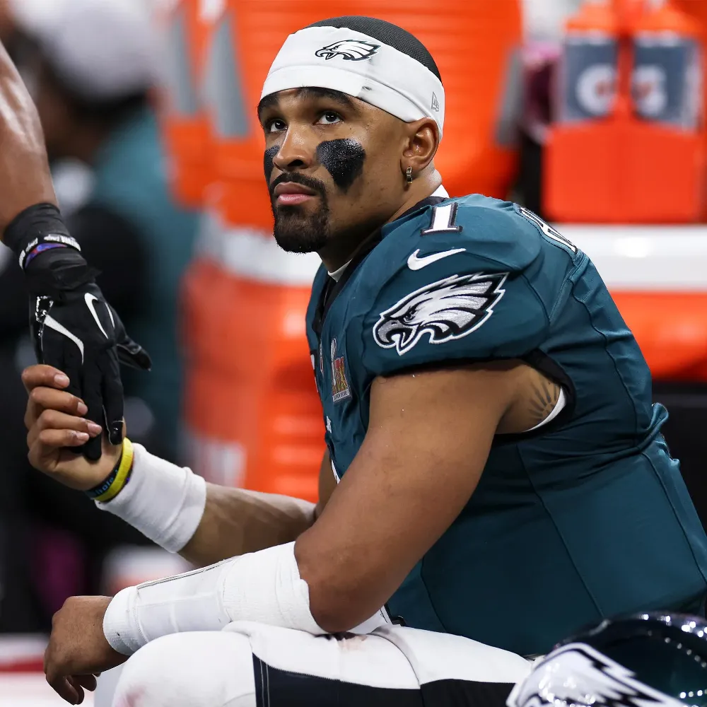 Legendary Eagles QB Heaps Praise on Super Bowl MVP Jalen Hurts - suong