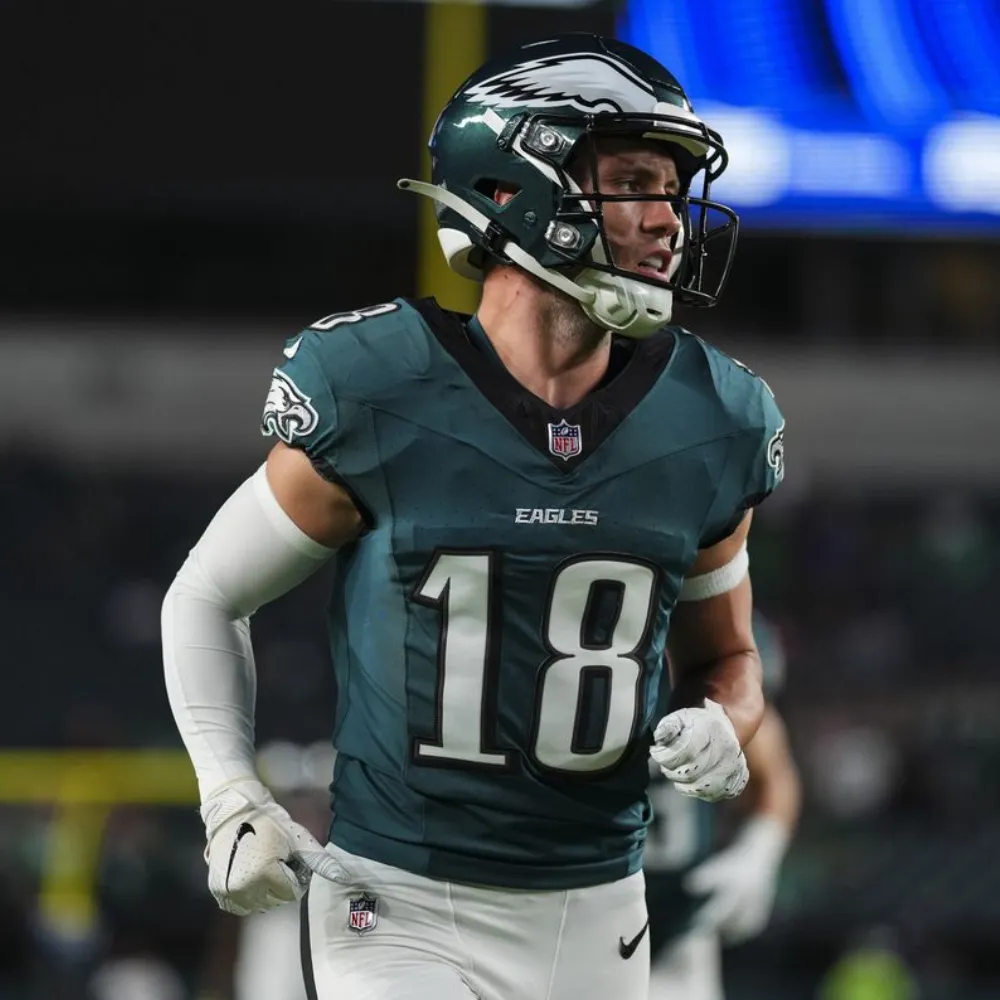 Eagles Specialist Signs With NFC Rival - suong