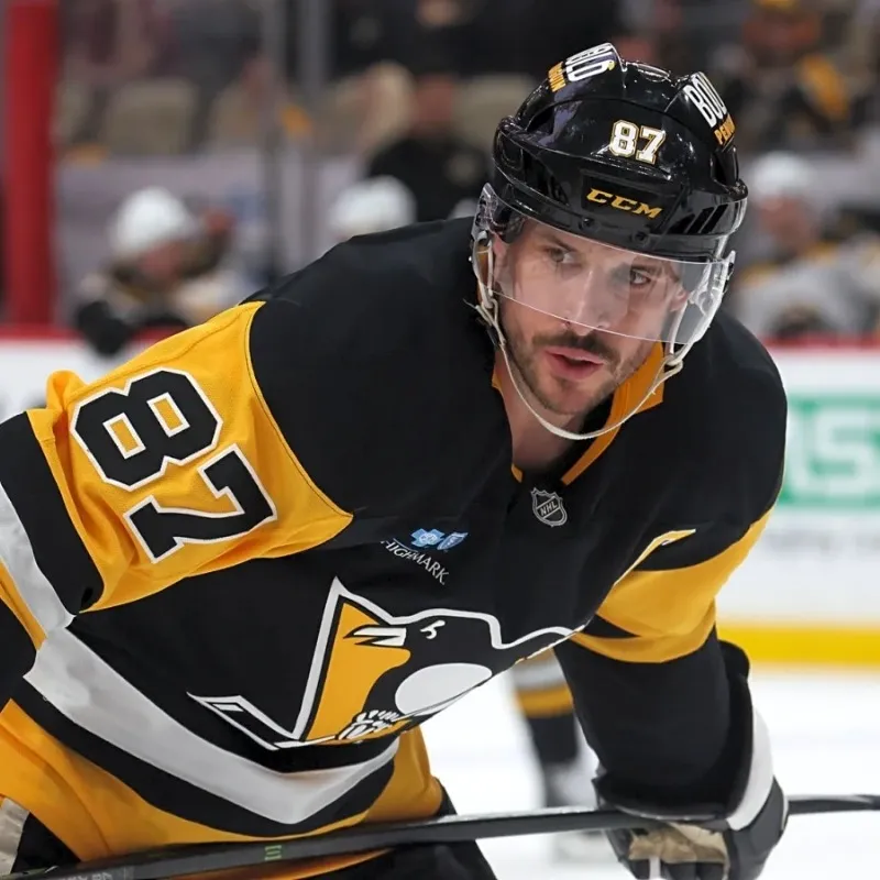 MacKinnon Will 'Work' Crosby All Summer to Join Avalanche