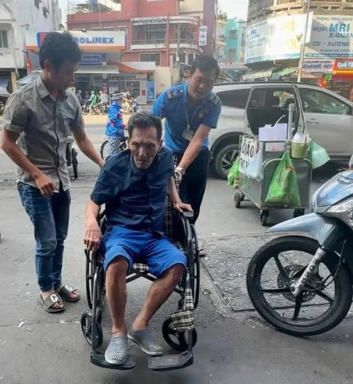 Khán giả x:ó:t thư:ơng nam tài tử đình đám một thời, giờ Thương Tín yếu đến nỗi không thể ph:ẫ:u th:u:ật được nữa