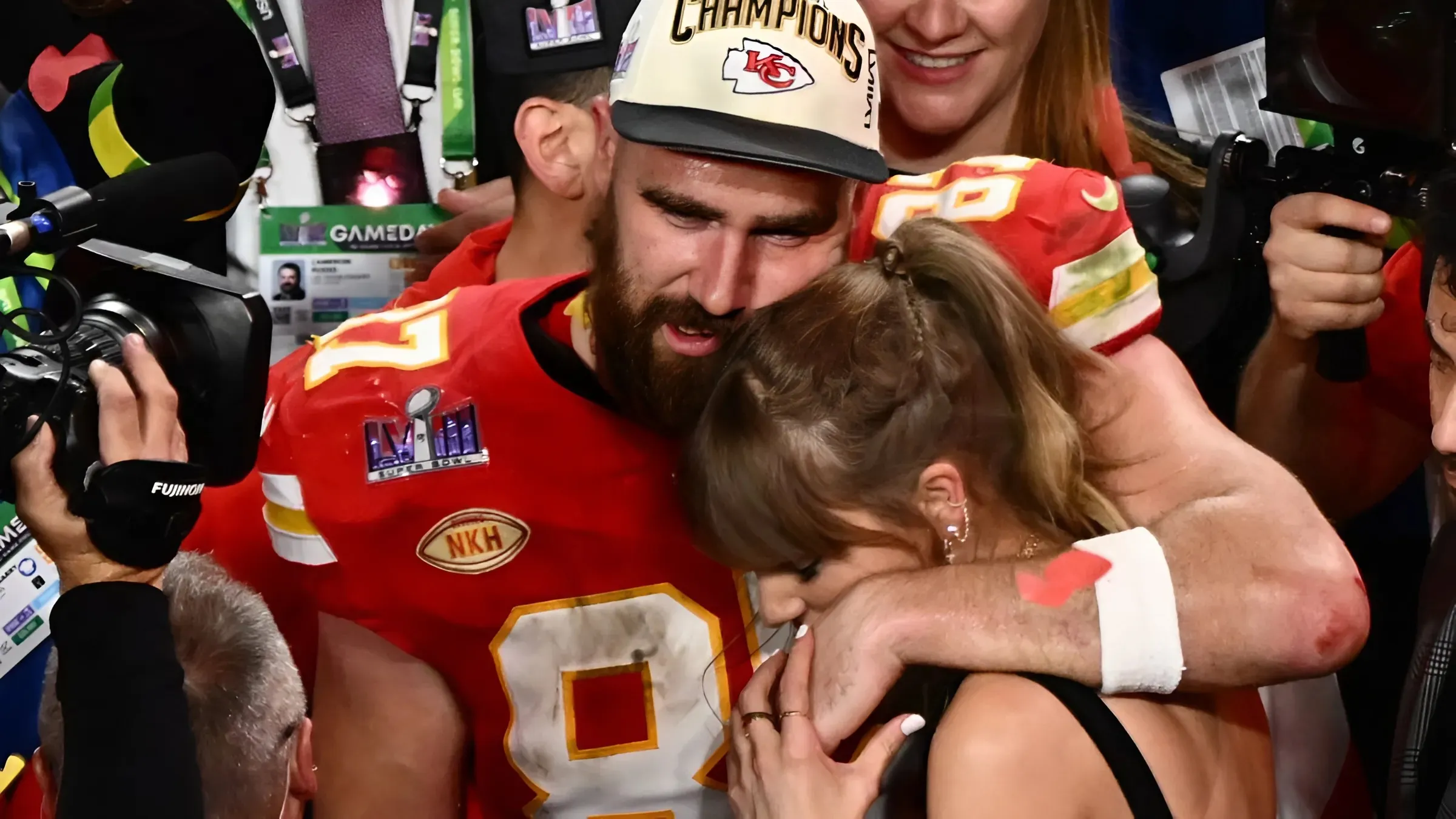 Travis Kelce and Taylor Swift Draw Strong Reaction for Latest Move