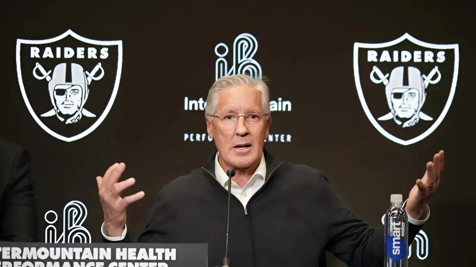 Raiders free agent pitch adds 137-tackle Cardinals free agent to fill huge need