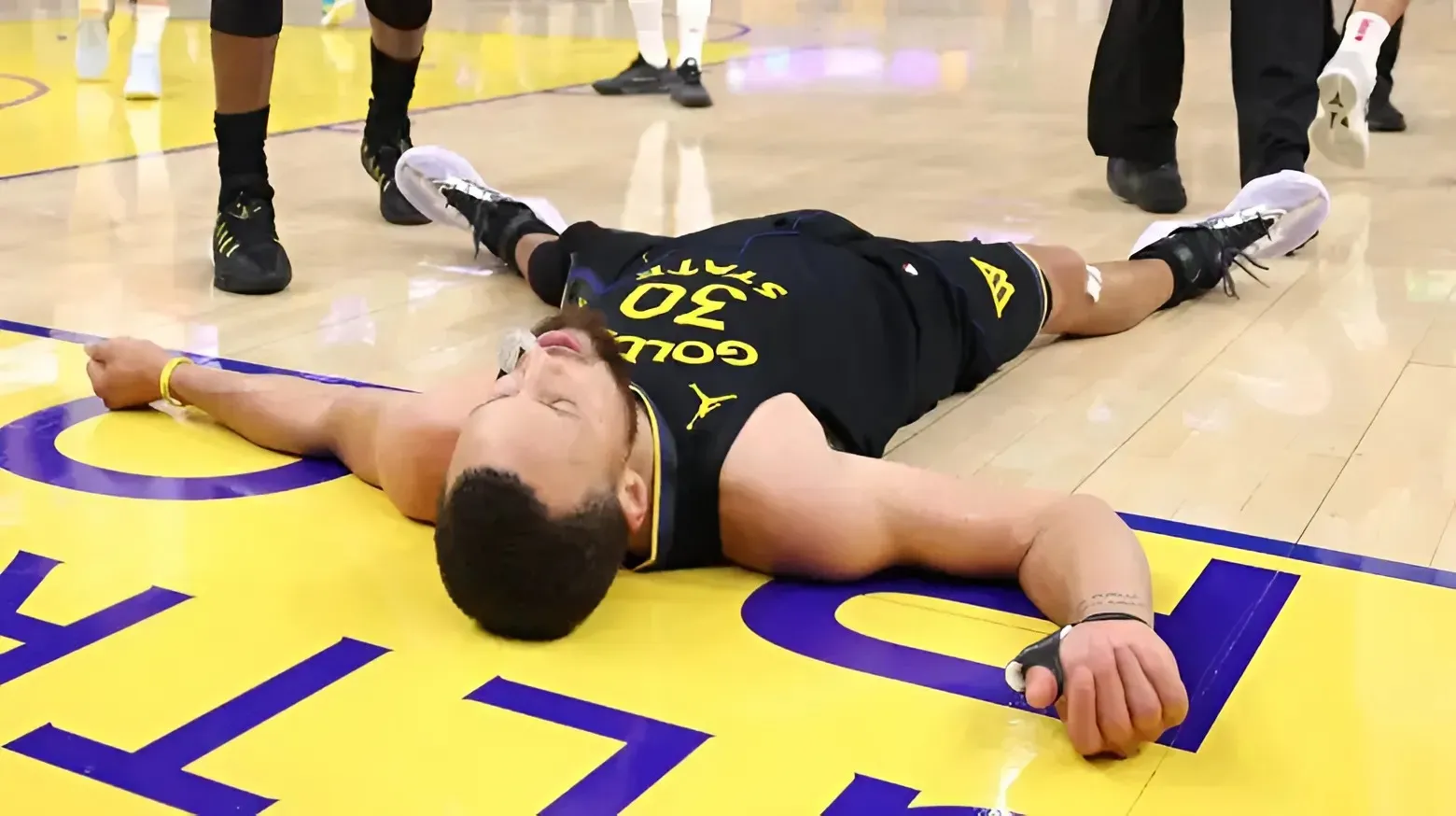 Shaquille O’Neal Fires Warning at Warriors After Steph Curry Injury