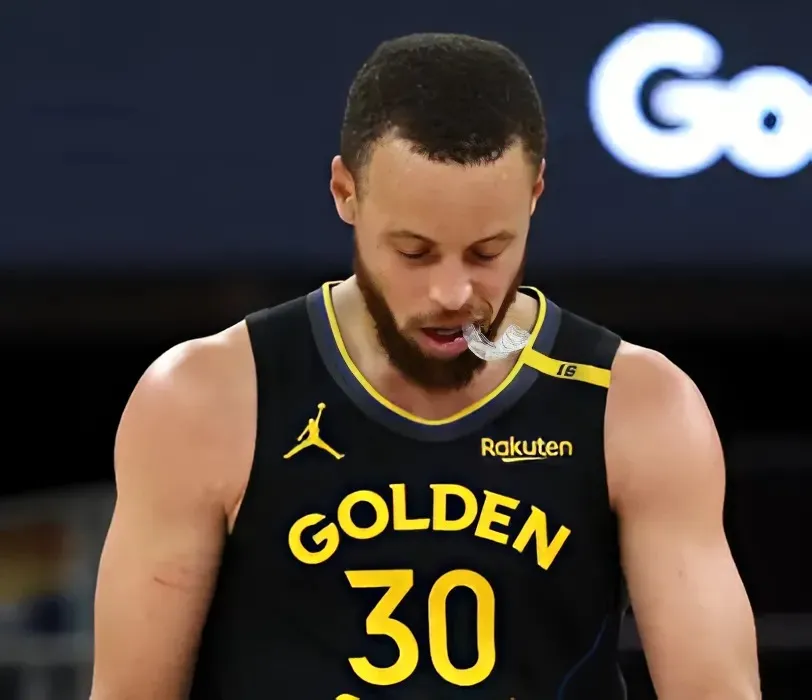 Warriors’ Steph Curry Given Grim Injury Update After Hamstring Exit