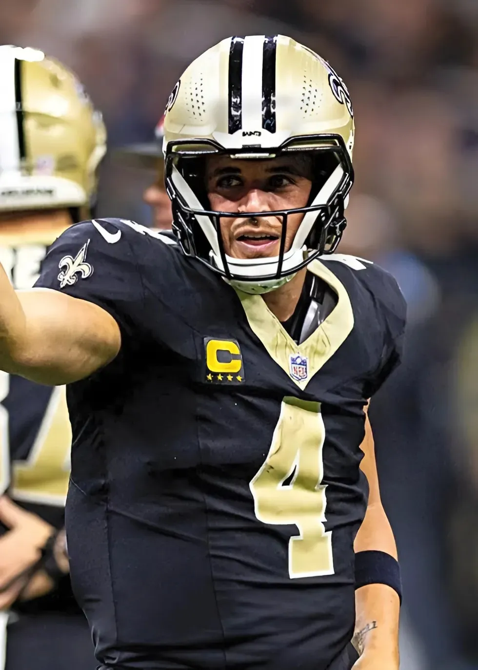 Why Derek Carr is hesitant to get surgery to address shocking injury