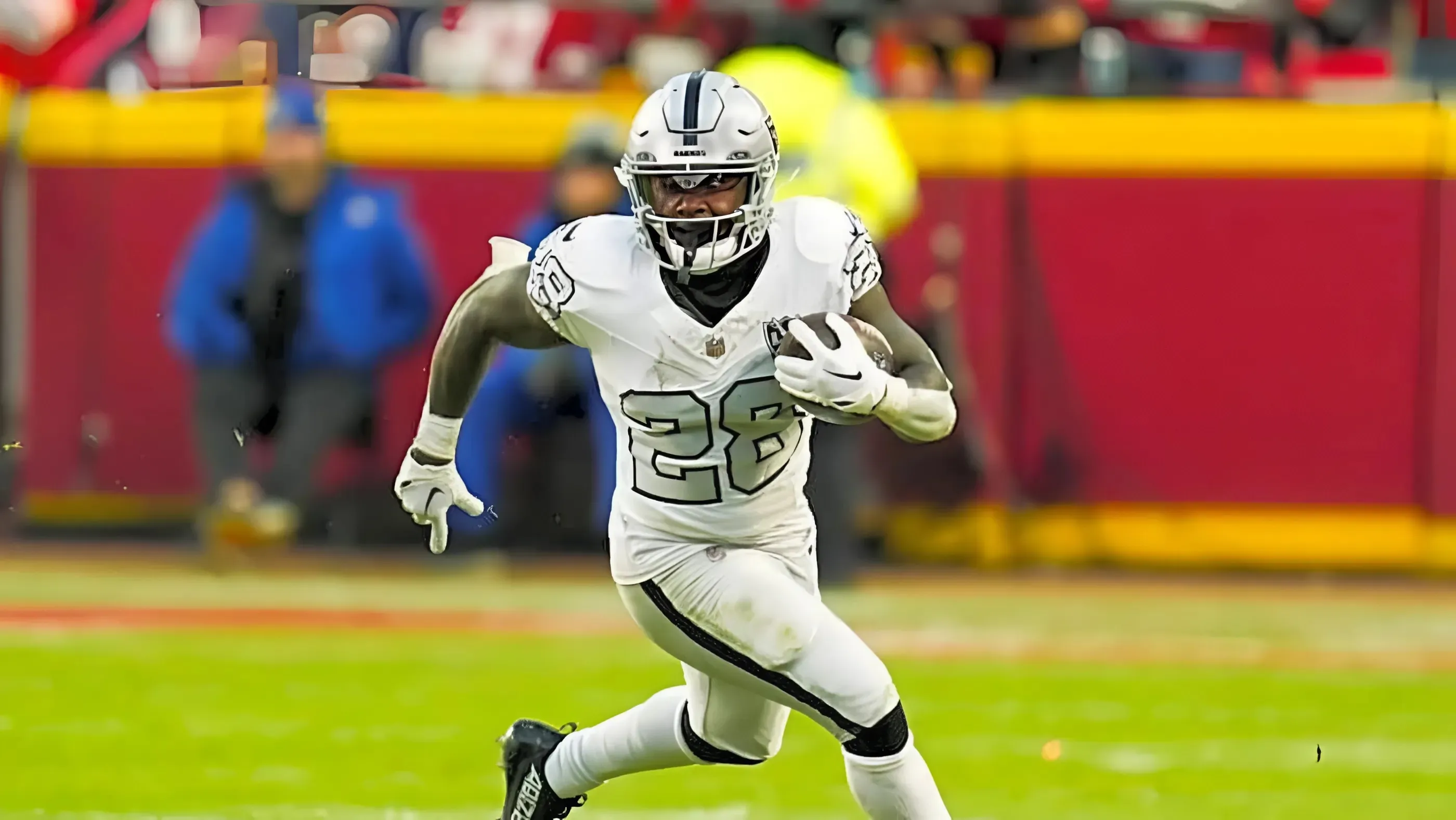 Big Year For Raiders RB Sincere McCormick in 2025