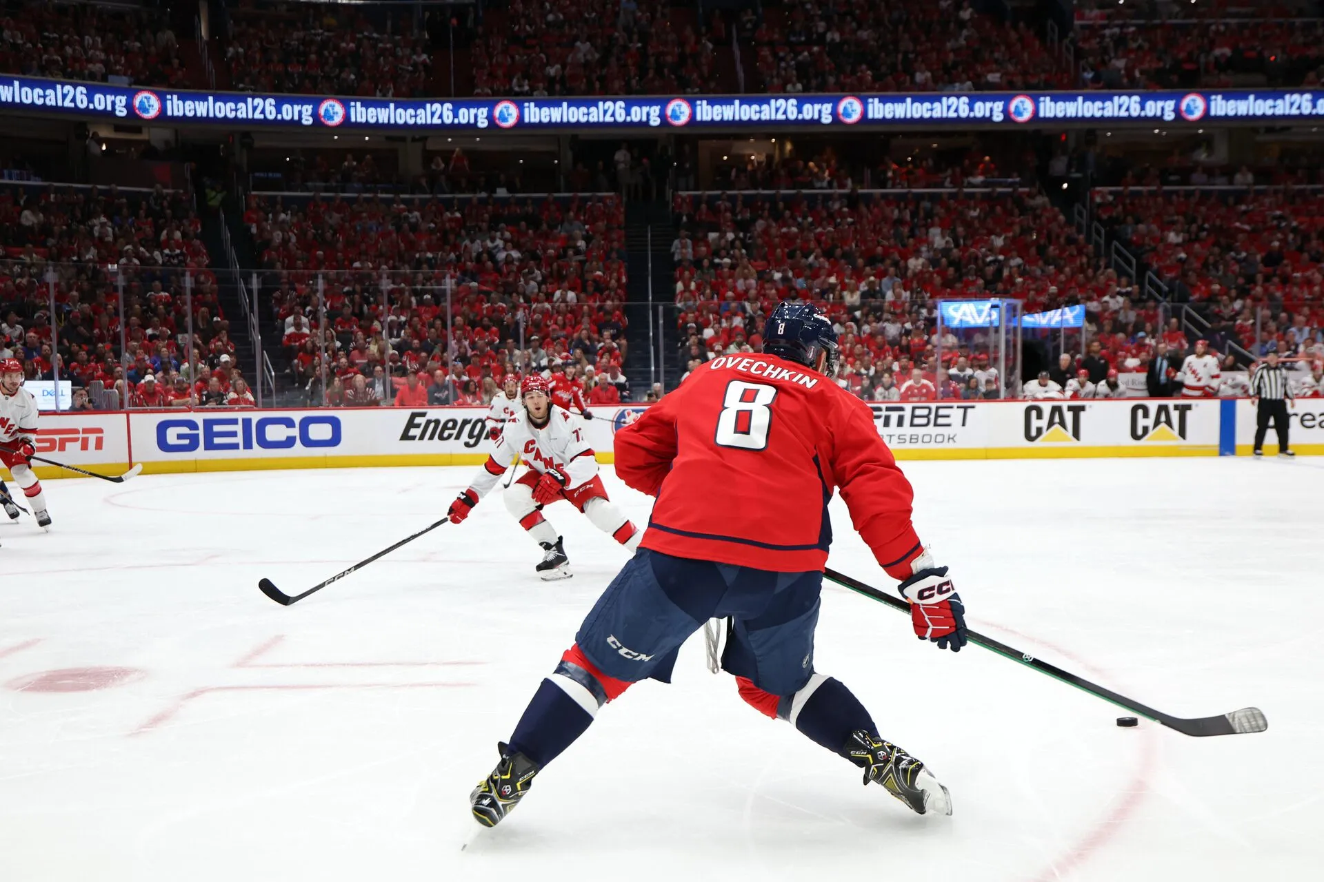 Cave-in: Hurricanes beat Caps 2-1 in overtime