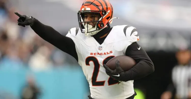Bengals Safety Takes Pay Cut Hoping to Help Hendrickson