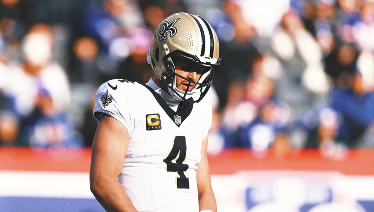 Why Derek Carr is hesitant to get surgery to address shocking injury