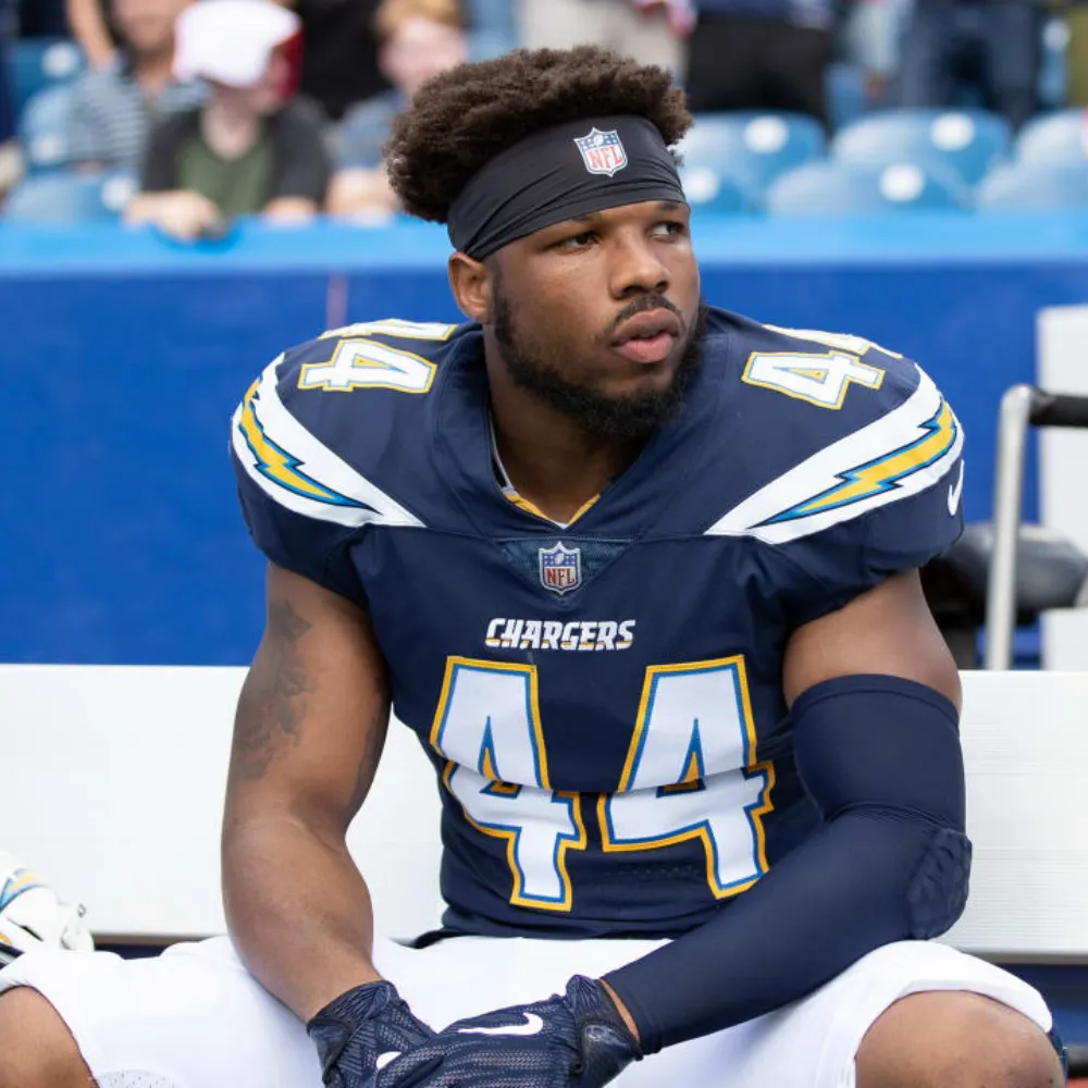 Raiders free agent pitch adds 137-tackle Cardinals free agent to fill huge need - suong
