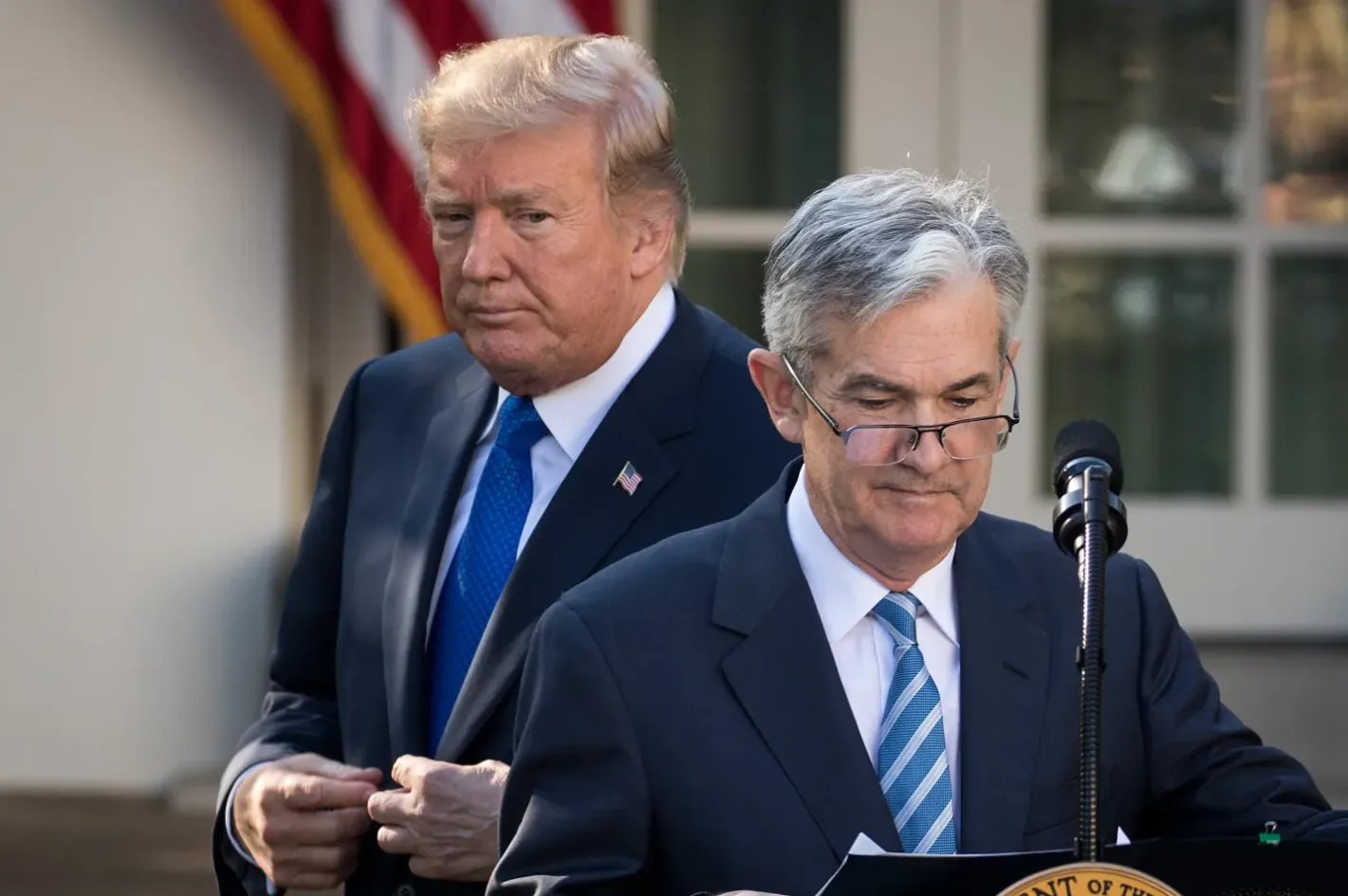 Trump criticizes Powell as a "fool"