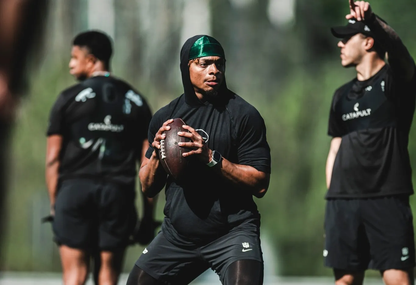 Justin Fields Shows Off New Life Look in Jets Viral Video