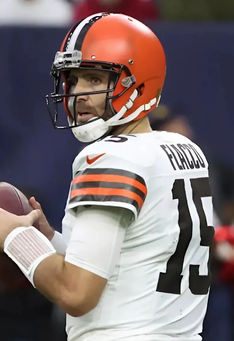 Fans Had Plenty of Jokes About How Tiny Kenny Pickett's Hands Are Compared to Joe Flacco's