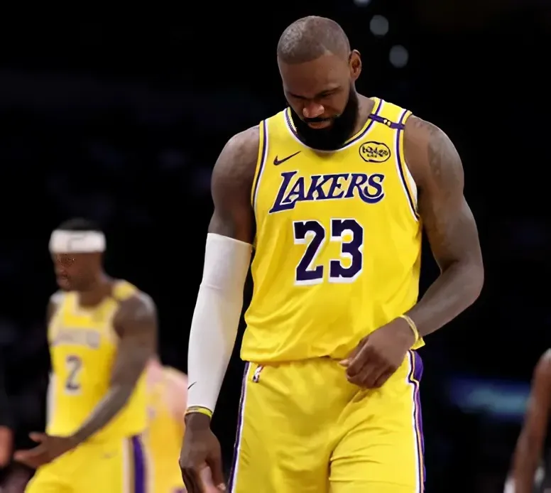 Analyst Makes Case for Why Lakers Should Move on From LeBron James