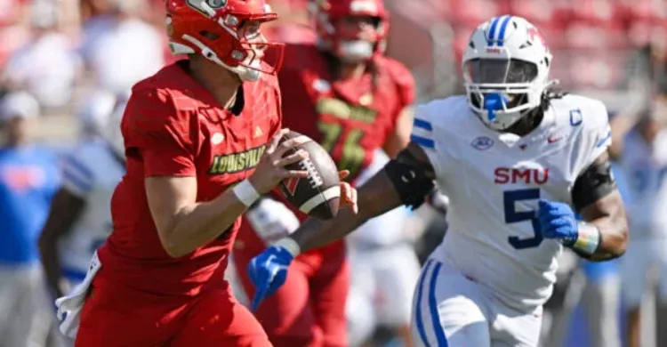 Elijah Roberts Wants To “Live In Facility” And “Support” Bucs D-Line