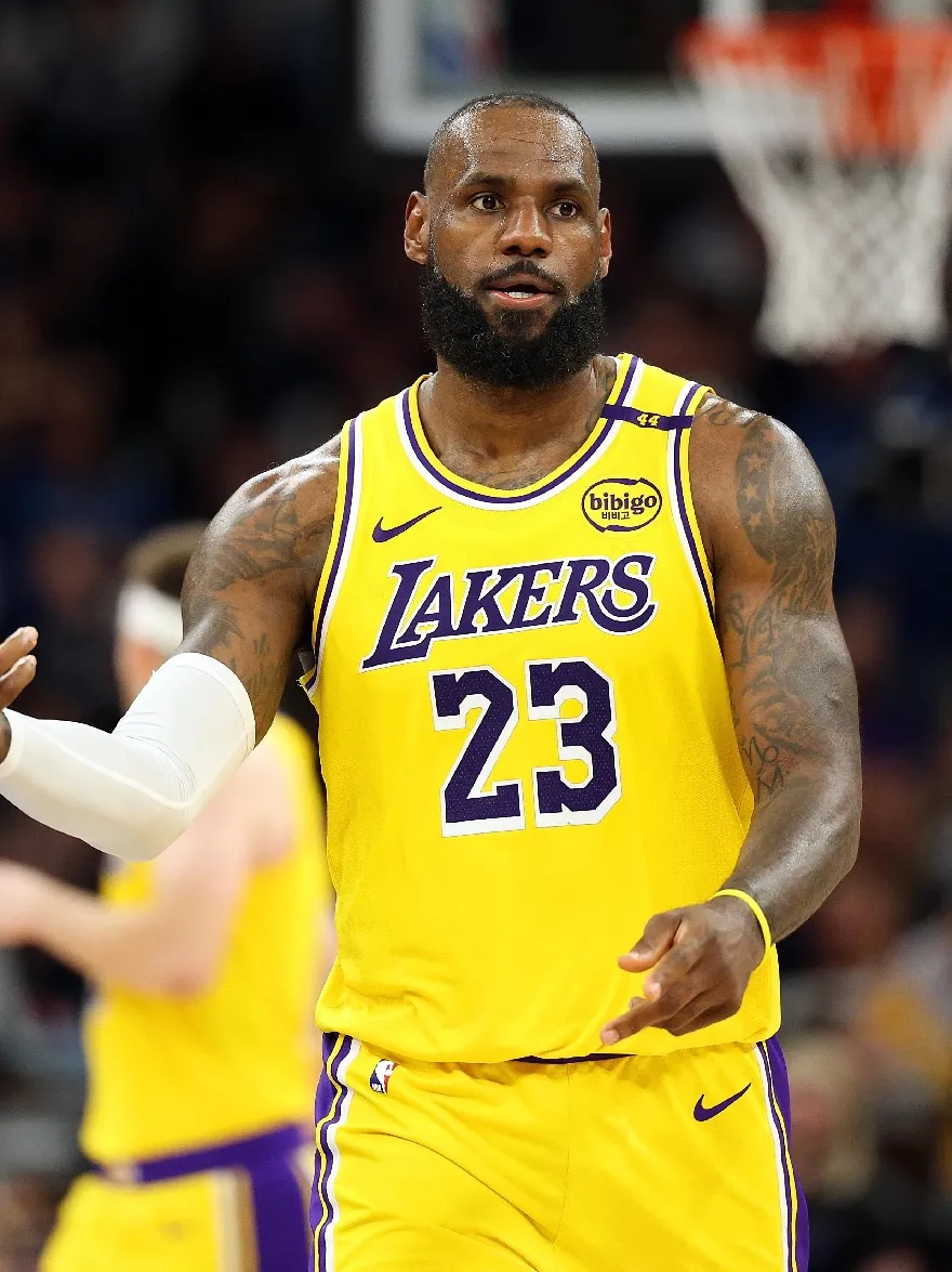 NBA Insiders: LeBron James Should Take The League Minimum To Help The Lakers Land Another Star