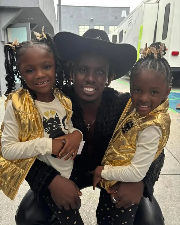 Mississippi’s Jamal Roberts has now made it to the TOP 8 on American Idol!