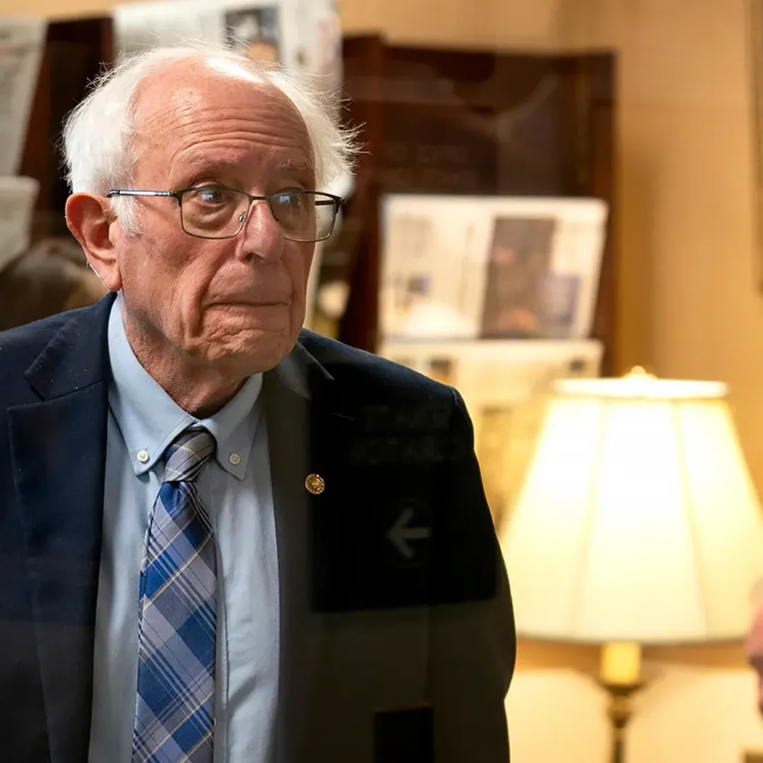 Sanders Blasts Both Parties as Billionaire-Controlled