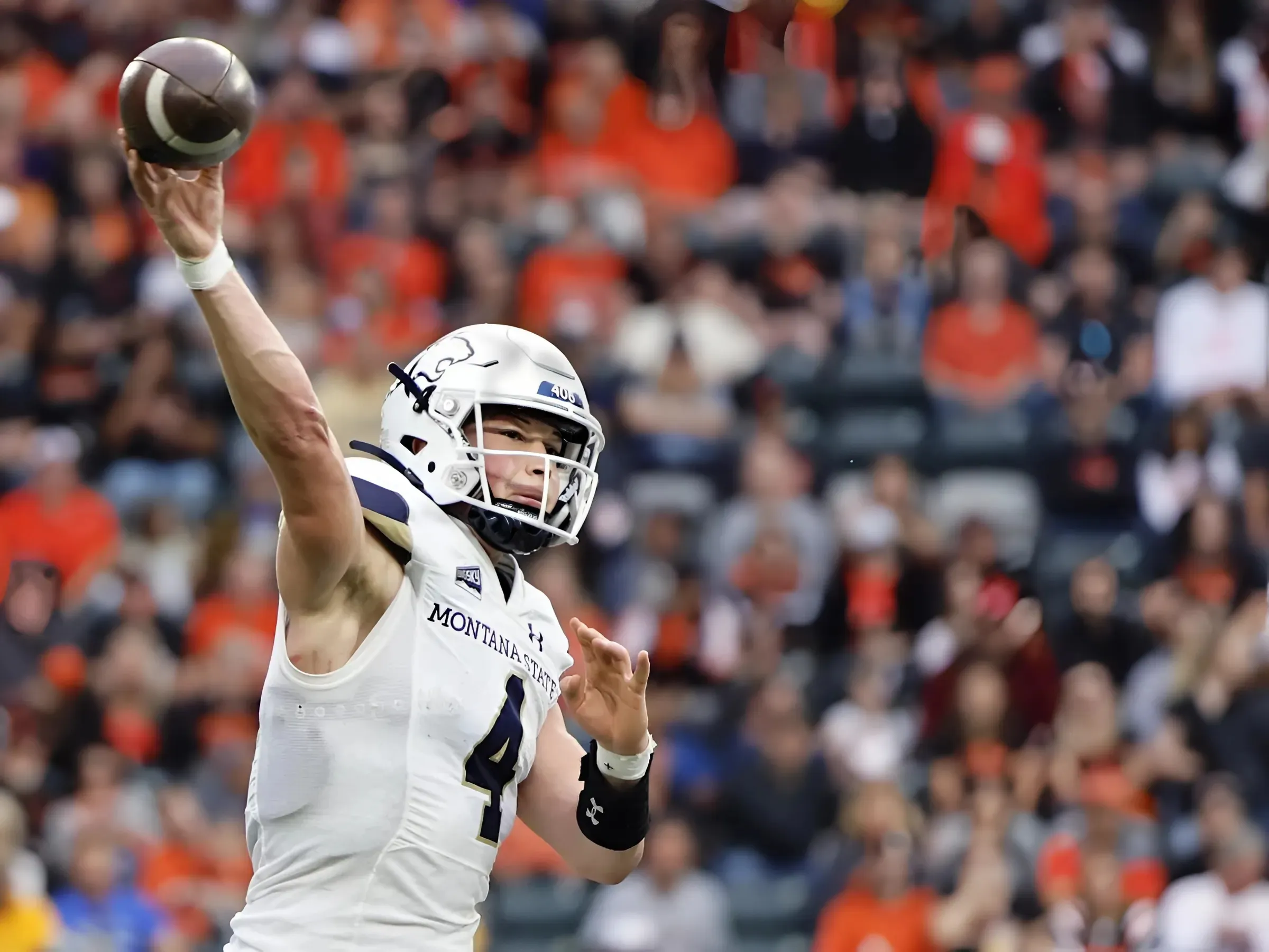 Las Vegas Raiders’ New ‘QB’ is ‘Unique,’ Experts Say (Video)