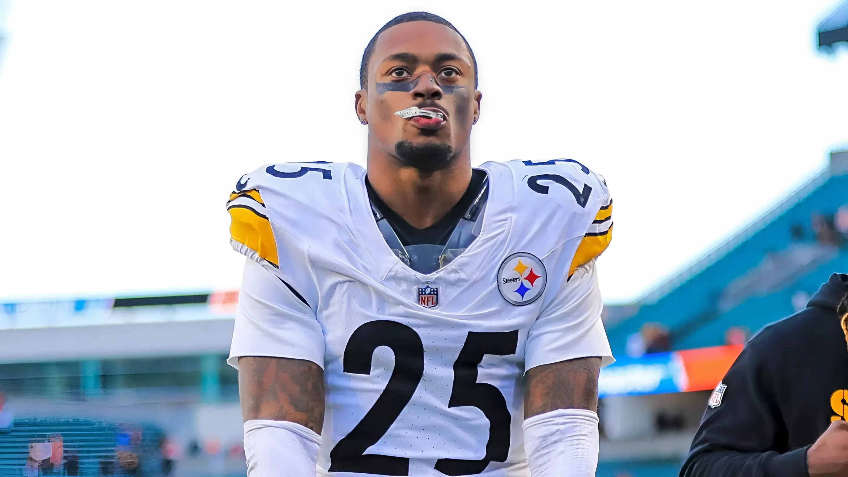 Steelers' DeShon Elliott Instantly Humiliates Rumored WR Target In Now-Deleted Comment Fans Are Scrambling To Find