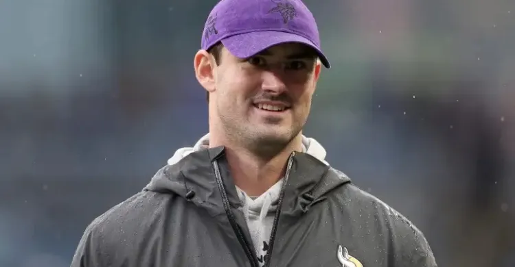 Insider Reveals Details of Daniel Jones’ Negotiations With Vikings