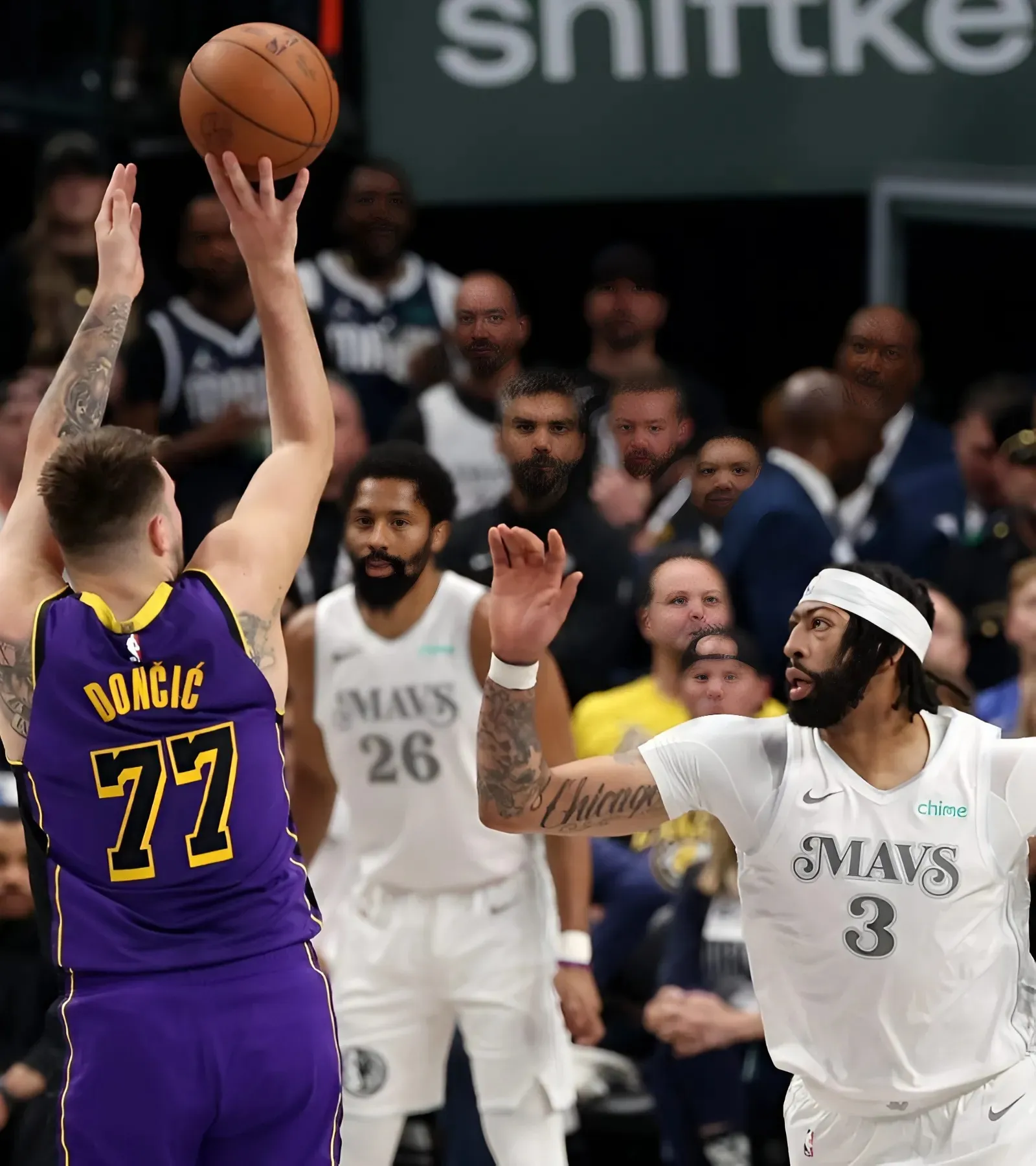 Lakers, Mavericks Line Up Showdown in Sin City: Report