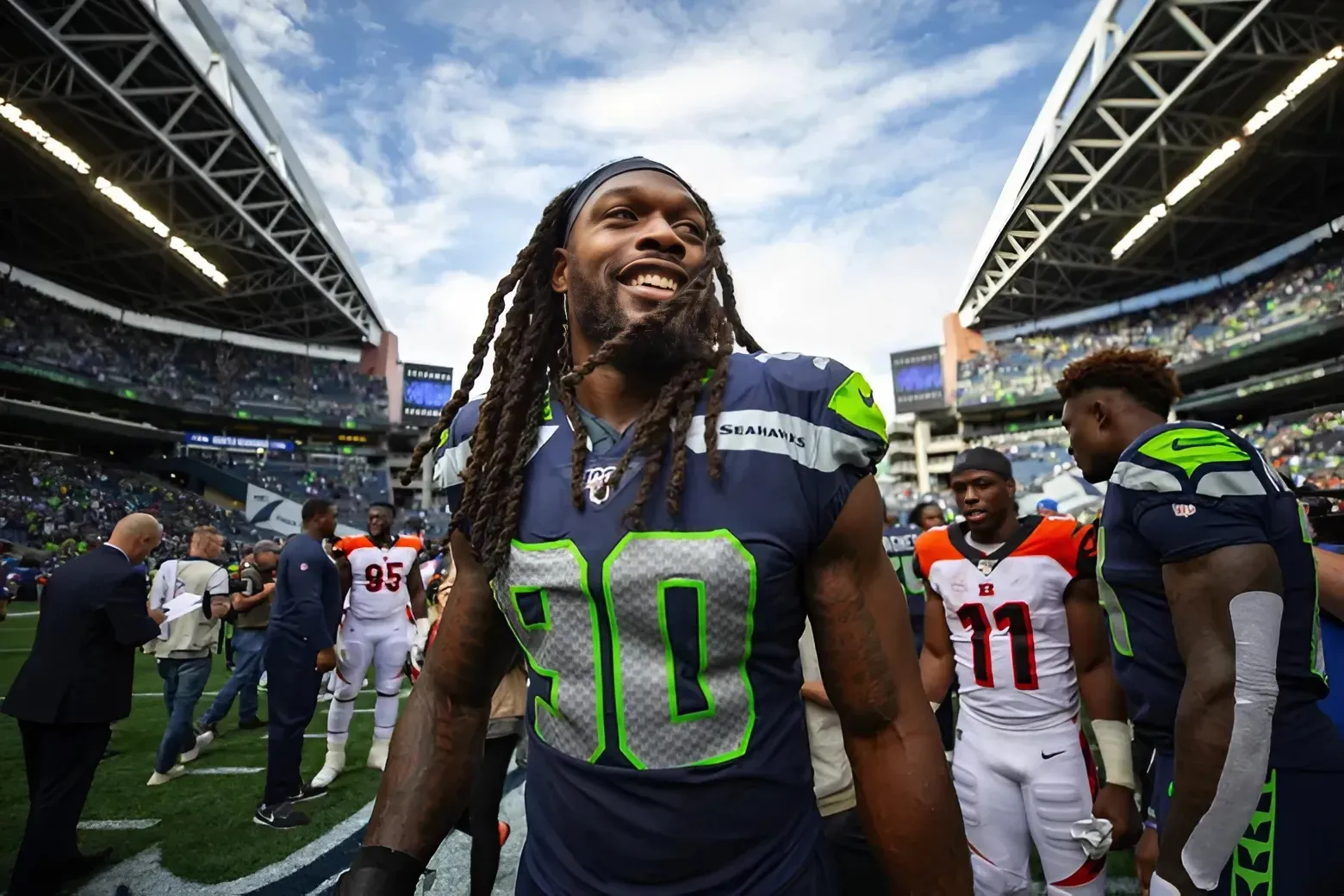 Struggling NFL Team Surprisingly Cuts Ties With Ex-Seahawks $95 Million Star