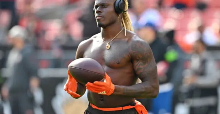 David Njoku Shows Off Wild Strength In Weight Room
