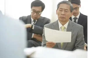 Vợ vui mừng giục tôi bán đất để cho giám đốc sắp về hưu mượn 420 triệu đồng, nhưng những gì xảy ra sau đó khiến tôi không thể tin được
