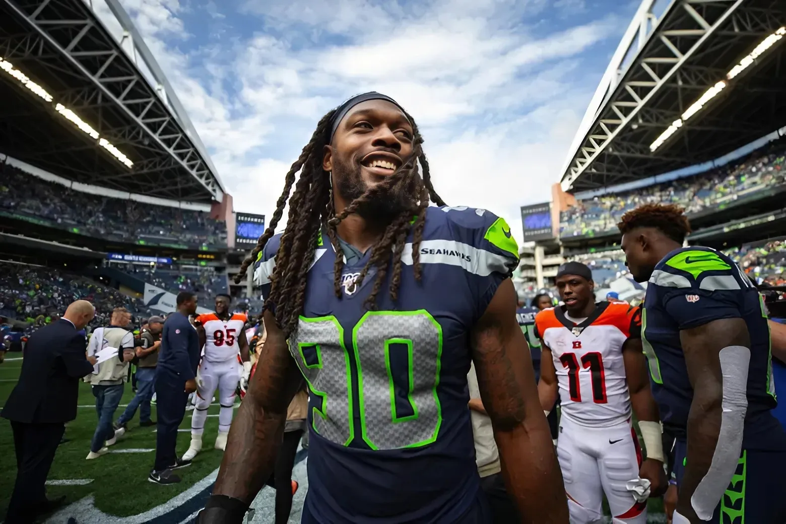 Struggling NFL Team Surprisingly Cuts Ties With Ex-Seahawks $95 Million Star