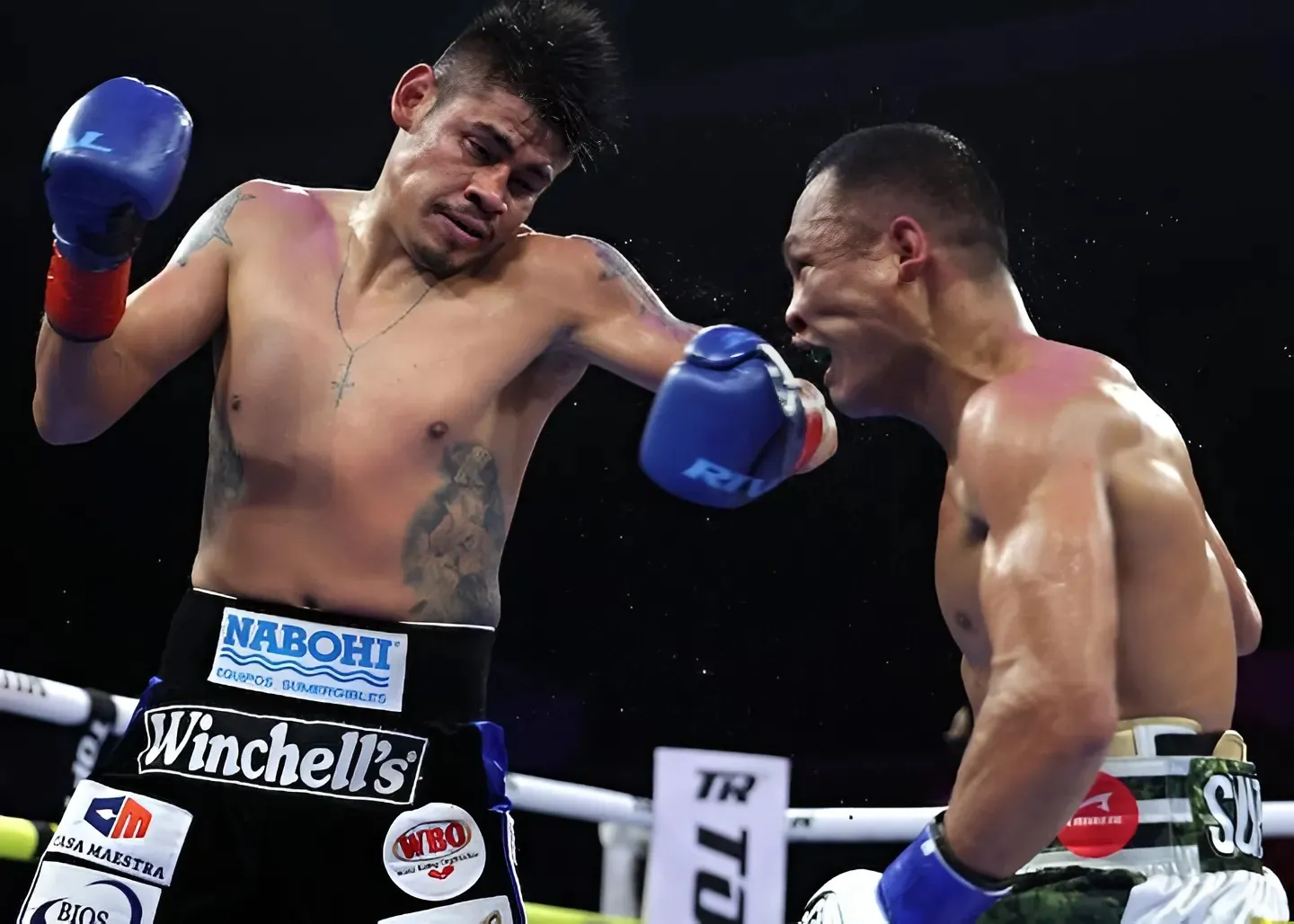 Emanuel Navarrete's Controversial Victory: Eighth-Round TKO Against Charly Suarez Sparks Debate trucc
