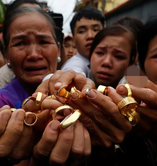 Giá vàng ngay lúc này: Thôi xong chia buồn với bà con, hôm qua buồn 1 hôm nay buồn 100