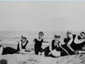 9. At first glance, it looks like a harmless photo of a woman on the beach – but look closer and you’ll see the hidden detail
